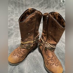 Girls’ Boots